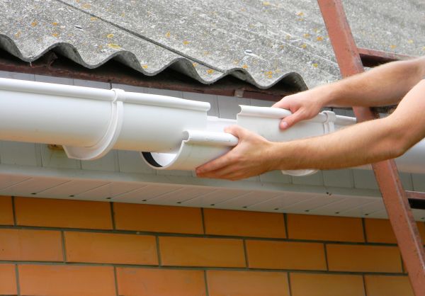 Cost of Gutter Hanging in Redwood City